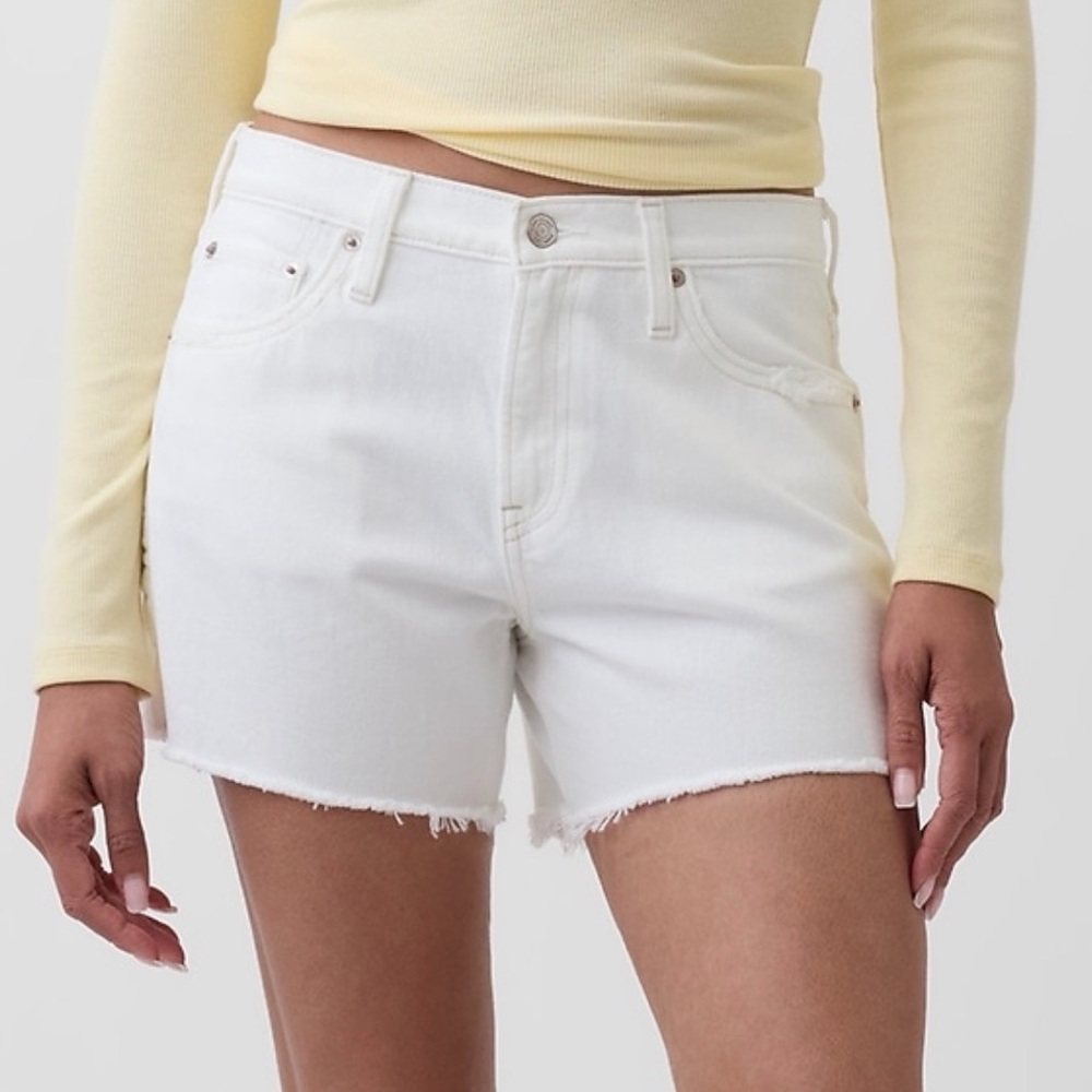 GAP White “cheeky short High rise” Jean shorts - size 32